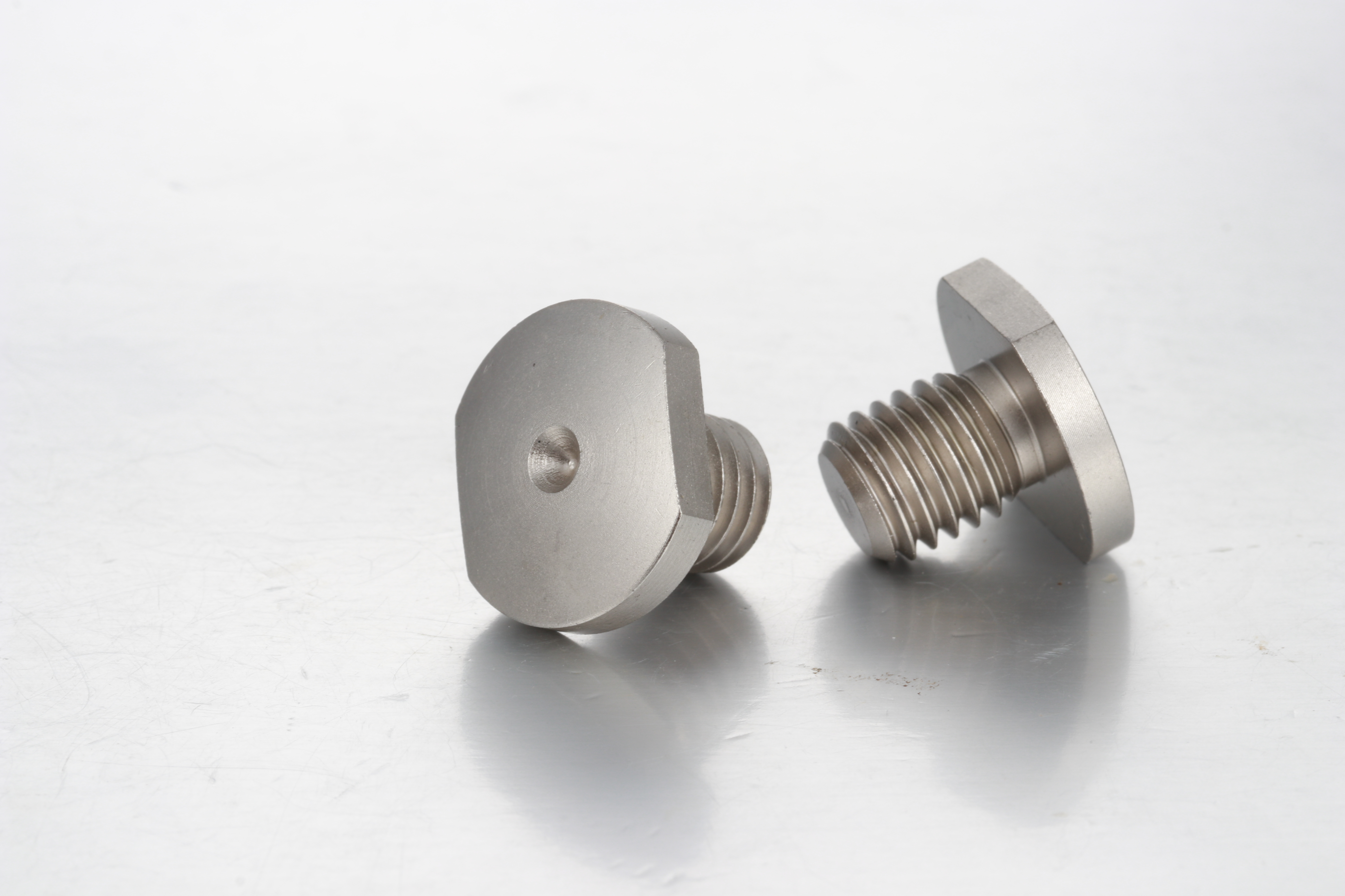 Kugelknöpfe mit Nickelhärte und Gewindebohrung TBBT